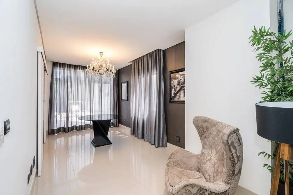 Casa com 4 quartos à venda, 751m2 em Jardim Social, Curitiba - PR - imagem 8 Foto 8 de Casa com 4 quartos à venda, 751m2 em Jardim Social, Curitiba - PR