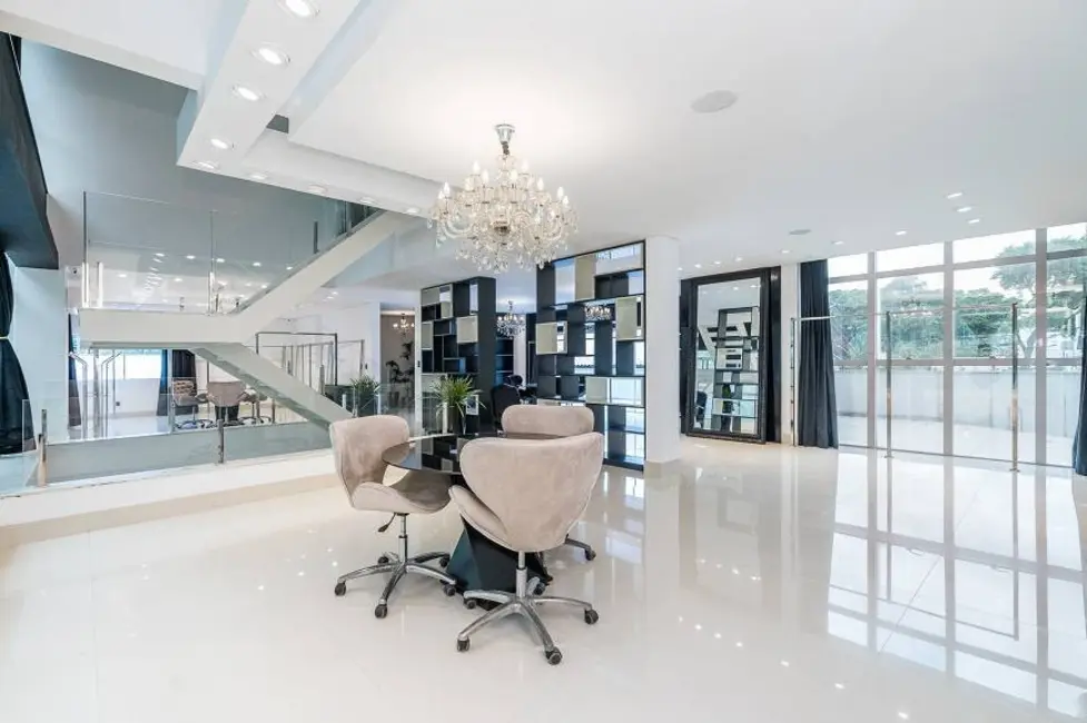 Casa com 4 quartos à venda, 751m2 em Jardim Social, Curitiba - PR - imagem 5 Foto 5 de Casa com 4 quartos à venda, 751m2 em Jardim Social, Curitiba - PR