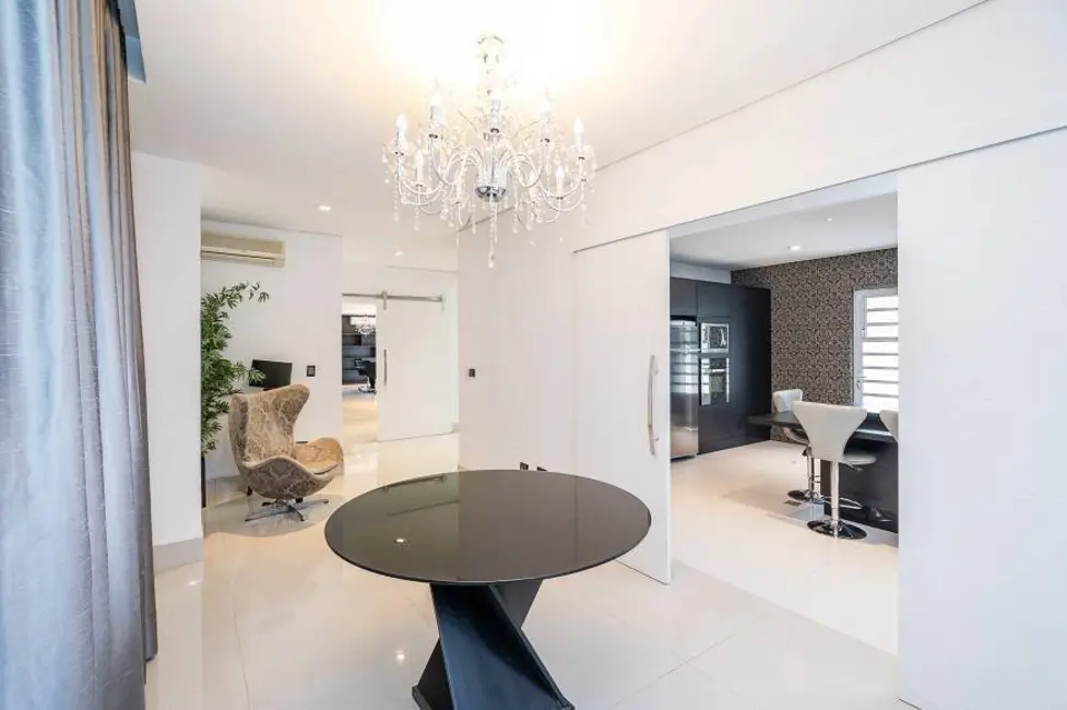 Casa com 4 quartos à venda, 751m2 em Jardim Social, Curitiba - PR - imagem 4 Foto 4 de Casa com 4 quartos à venda, 751m2 em Jardim Social, Curitiba - PR