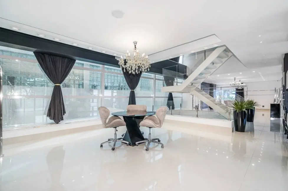 Casa com 4 quartos à venda, 751m2 em Jardim Social, Curitiba - PR - imagem 6 Foto 6 de Casa com 4 quartos à venda, 751m2 em Jardim Social, Curitiba - PR