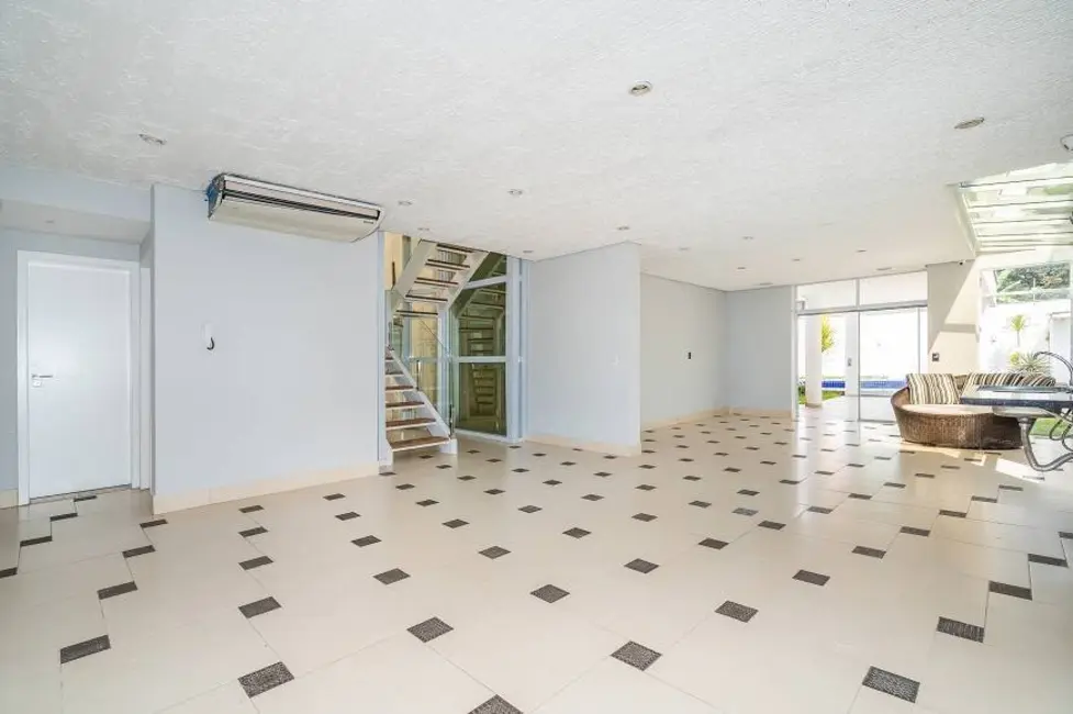 Casa com 4 quartos à venda, 751m2 em Jardim Social, Curitiba - PR - imagem 3 Foto 3 de Casa com 4 quartos à venda, 751m2 em Jardim Social, Curitiba - PR