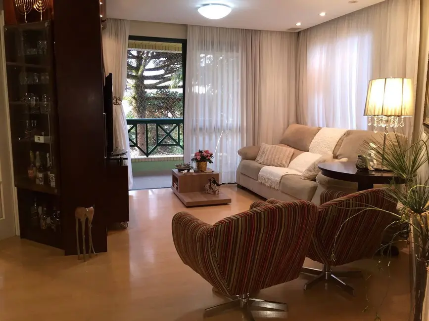 Apartamento com 3 quartos à venda, 149m2 em Centro, Curitiba - PR - imagem 7 Foto 7 de Apartamento com 3 quartos à venda, 149m2 em Centro, Curitiba - PR