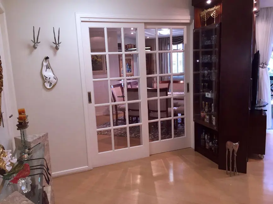 Apartamento com 3 quartos à venda, 149m2 em Centro, Curitiba - PR - imagem 9 Foto 9 de Apartamento com 3 quartos à venda, 149m2 em Centro, Curitiba - PR