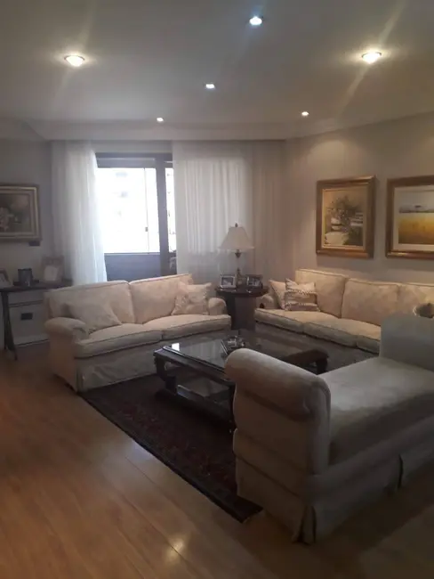 Apartamento com 4 quartos à venda, 164m2 em Batel, Curitiba - PR - imagem 9 Foto 9 de Apartamento com 4 quartos à venda, 164m2 em Batel, Curitiba - PR