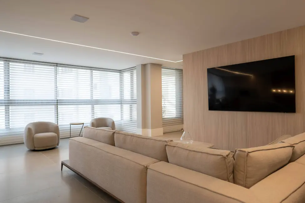 Foto 9 de Apartamento com 3 quartos à venda, 244m2 em Água Verde, Curitiba - PR