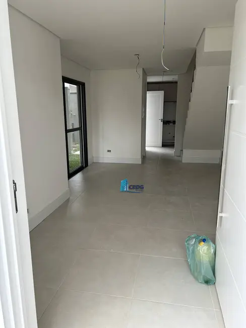 Sobrado com 3 quartos à venda, 118m2 em Xaxim, Curitiba - PR - imagem 6 Foto 6 de Sobrado com 3 quartos à venda, 118m2 em Xaxim, Curitiba - PR