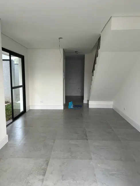 Sobrado com 3 quartos à venda, 118m2 em Xaxim, Curitiba - PR - imagem 4 Foto 4 de Sobrado com 3 quartos à venda, 118m2 em Xaxim, Curitiba - PR