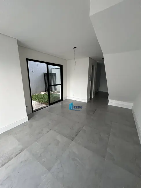 Sobrado com 3 quartos à venda, 118m2 em Xaxim, Curitiba - PR - imagem 5 Foto 5 de Sobrado com 3 quartos à venda, 118m2 em Xaxim, Curitiba - PR