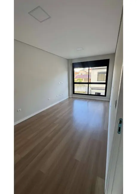 Sobrado com 3 quartos à venda, 99m2 em Fanny, Curitiba - PR - imagem 6 Foto 6 de Sobrado com 3 quartos à venda, 99m2 em Fanny, Curitiba - PR