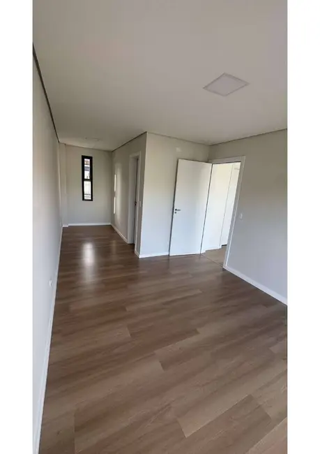 Sobrado com 3 quartos à venda, 99m2 em Fanny, Curitiba - PR - imagem 3 Foto 3 de Sobrado com 3 quartos à venda, 99m2 em Fanny, Curitiba - PR