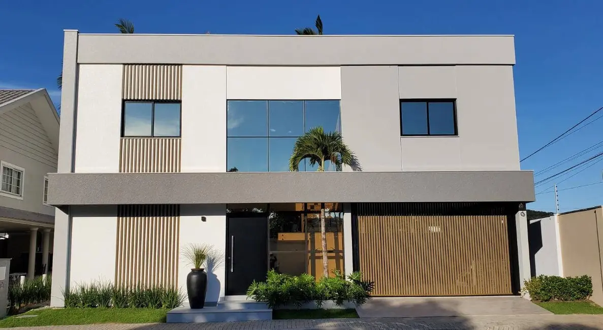 Foto 2 de Casa com 4 quartos à venda, 250m2 em Barra, Balneario Camboriu - SC