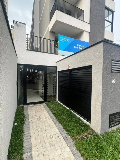 Apartamento com 2 quartos à venda, 60m2 em Capão Raso, Curitiba - PR - imagem 3 Foto 3 de Apartamento com 2 quartos à venda, 60m2 em Capão Raso, Curitiba - PR