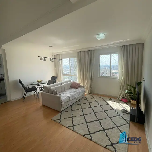 Apartamento com 3 quartos para alugar, 91m2 em Novo Mundo, Curitiba - PR - imagem 3 Foto 3 de Apartamento com 3 quartos para alugar, 91m2 em Novo Mundo, Curitiba - PR