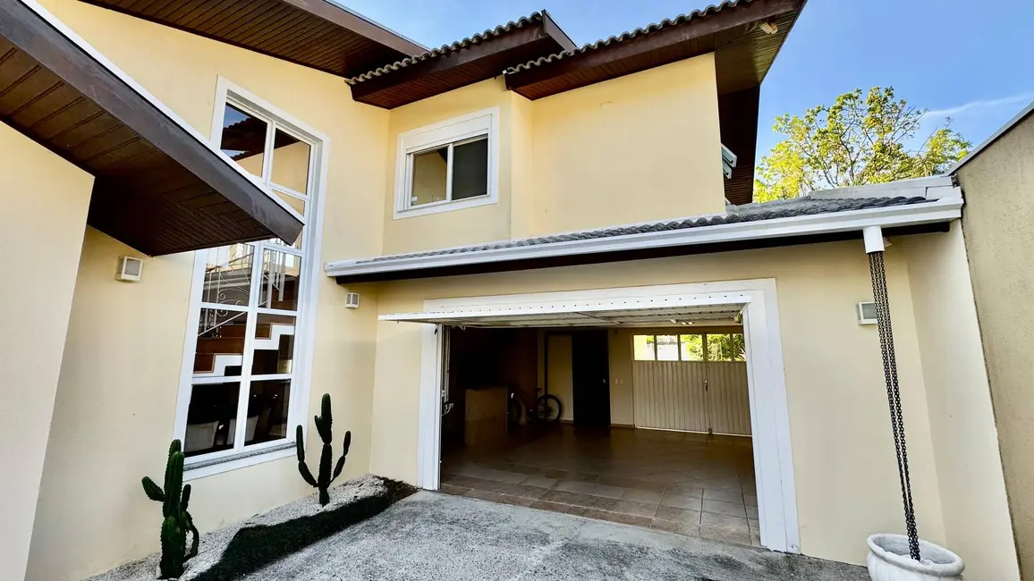 Casa com 4 quartos à venda, 600m2 em Aristocrata, Sao Jose Dos Pinhais - PR - imagem 2 Foto 2 de Casa com 4 quartos à venda, 600m2 em Aristocrata, Sao Jose Dos Pinhais - PR