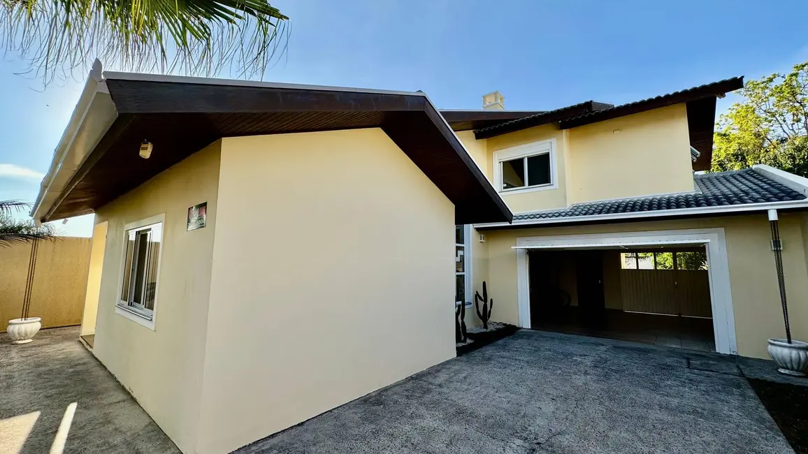 Casa com 4 quartos à venda, 600m2 em Aristocrata, Sao Jose Dos Pinhais - PR - imagem 4 Foto 4 de Casa com 4 quartos à venda, 600m2 em Aristocrata, Sao Jose Dos Pinhais - PR