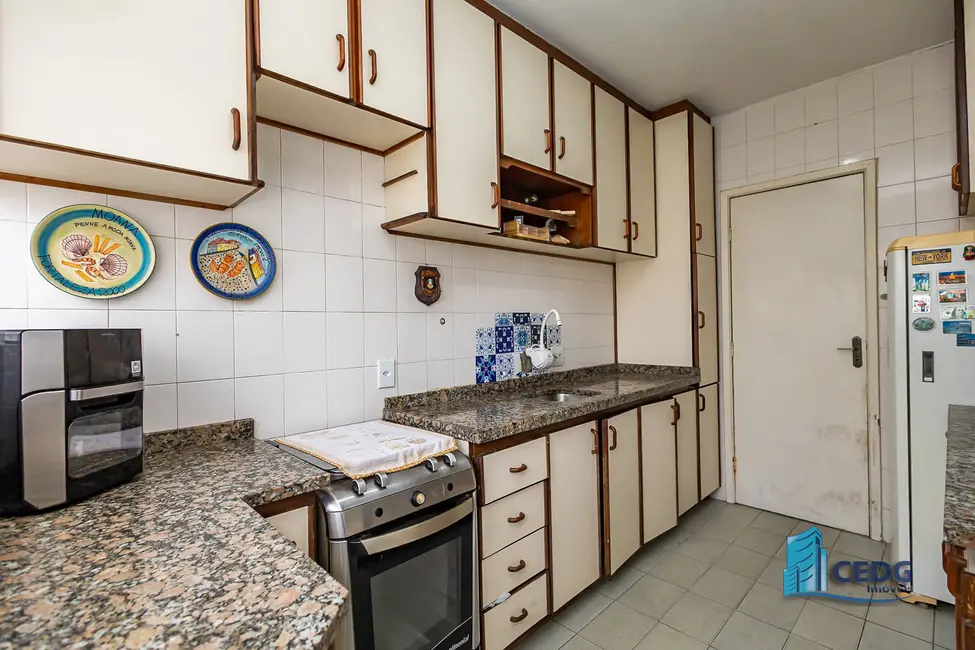 Sobrado com 4 quartos à venda, 400m2 em Vista Alegre, Curitiba - PR - imagem 8 Foto 8 de Sobrado com 4 quartos à venda, 400m2 em Vista Alegre, Curitiba - PR