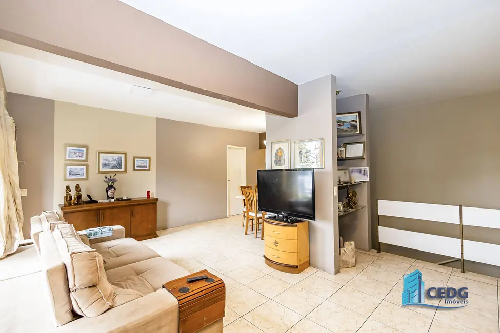 Sobrado com 4 quartos à venda, 400m2 em Vista Alegre, Curitiba - PR - imagem 5 Foto 5 de Sobrado com 4 quartos à venda, 400m2 em Vista Alegre, Curitiba - PR