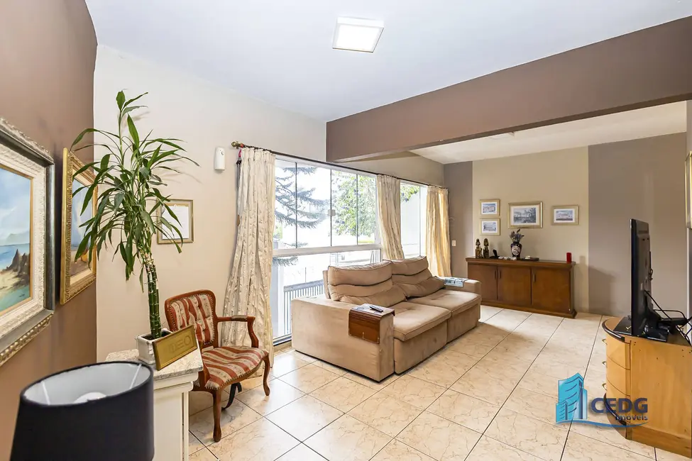 Sobrado com 4 quartos à venda, 400m2 em Vista Alegre, Curitiba - PR - imagem 4 Foto 4 de Sobrado com 4 quartos à venda, 400m2 em Vista Alegre, Curitiba - PR