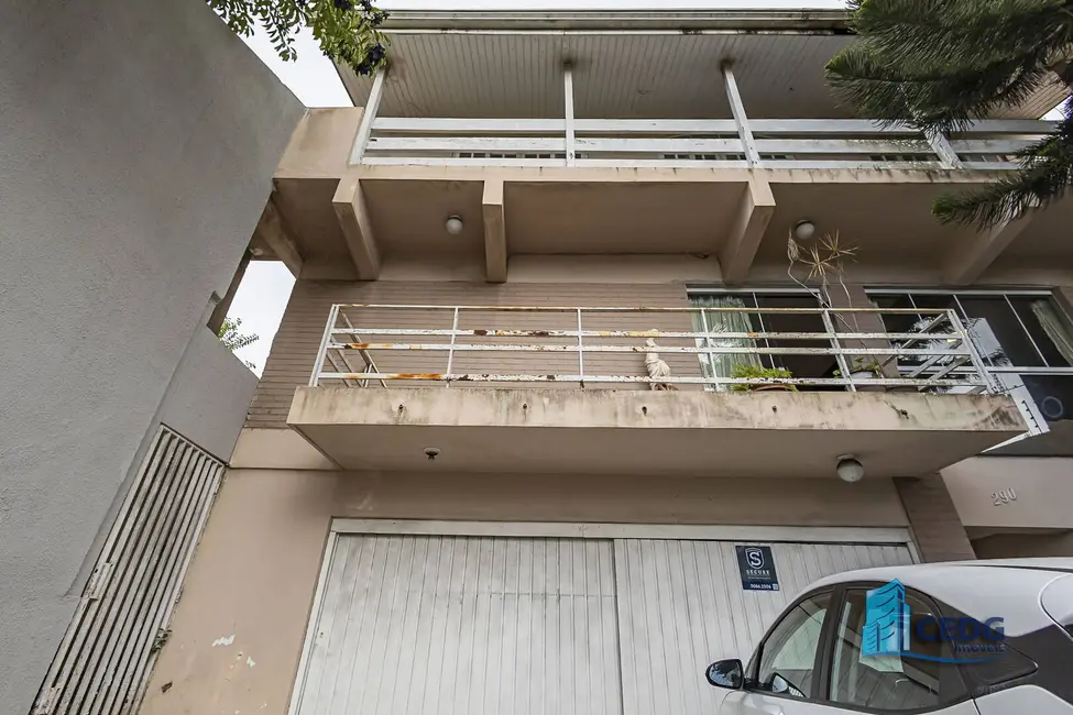 Casa com 4 quartos à venda, 500m2 em Vista Alegre, Curitiba - PR - imagem 2 Foto 2 de Casa com 4 quartos à venda, 500m2 em Vista Alegre, Curitiba - PR