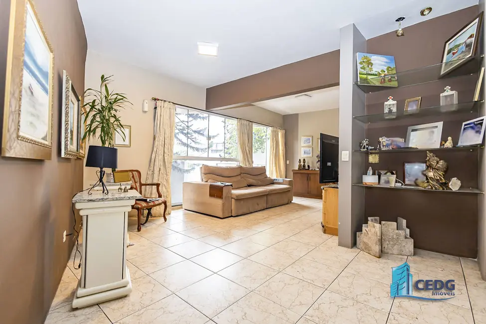 Casa com 4 quartos à venda, 500m2 em Vista Alegre, Curitiba - PR - imagem 3 Foto 3 de Casa com 4 quartos à venda, 500m2 em Vista Alegre, Curitiba - PR