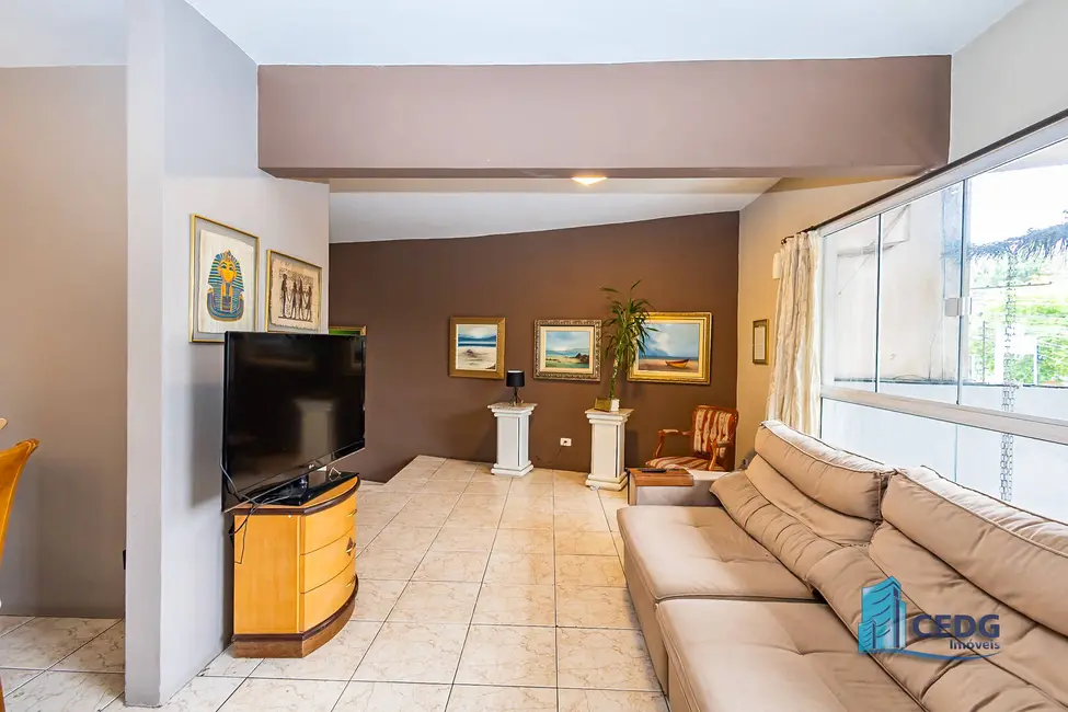 Casa com 4 quartos à venda, 500m2 em Vista Alegre, Curitiba - PR - imagem 4 Foto 4 de Casa com 4 quartos à venda, 500m2 em Vista Alegre, Curitiba - PR