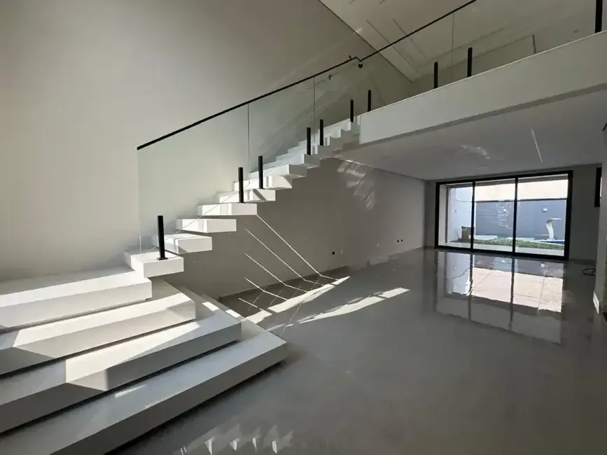 Casa com 4 quartos à venda, 225m2 em Umbará, Curitiba - PR - imagem 3 Foto 3 de Casa com 4 quartos à venda, 225m2 em Umbará, Curitiba - PR