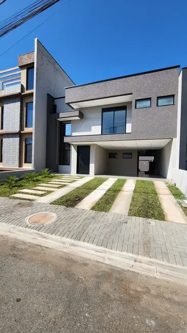 Casa com 4 quartos à venda, 225m2 em Umbará, Curitiba - PR - imagem 2 Foto 2 de Casa com 4 quartos à venda, 225m2 em Umbará, Curitiba - PR