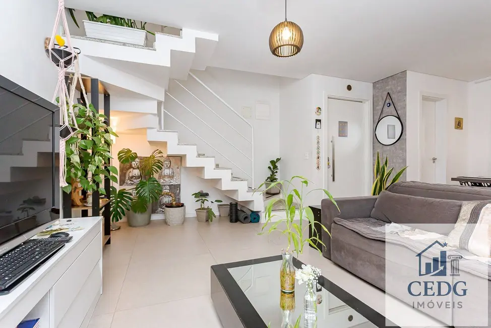 Sobrado com 3 quartos à venda, 122m2 em Xaxim, Curitiba - PR - imagem 7 Foto 7 de Sobrado com 3 quartos à venda, 122m2 em Xaxim, Curitiba - PR