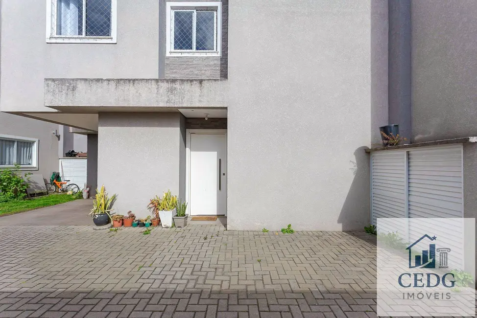 Sobrado com 3 quartos à venda, 122m2 em Xaxim, Curitiba - PR - imagem 3 Foto 3 de Sobrado com 3 quartos à venda, 122m2 em Xaxim, Curitiba - PR