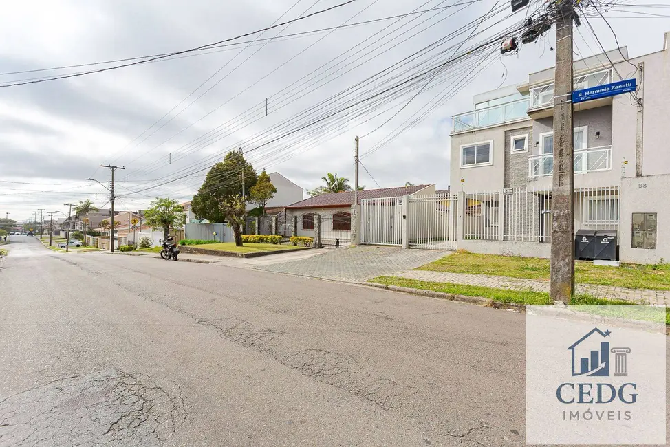 Sobrado com 3 quartos à venda, 122m2 em Xaxim, Curitiba - PR - imagem 4 Foto 4 de Sobrado com 3 quartos à venda, 122m2 em Xaxim, Curitiba - PR