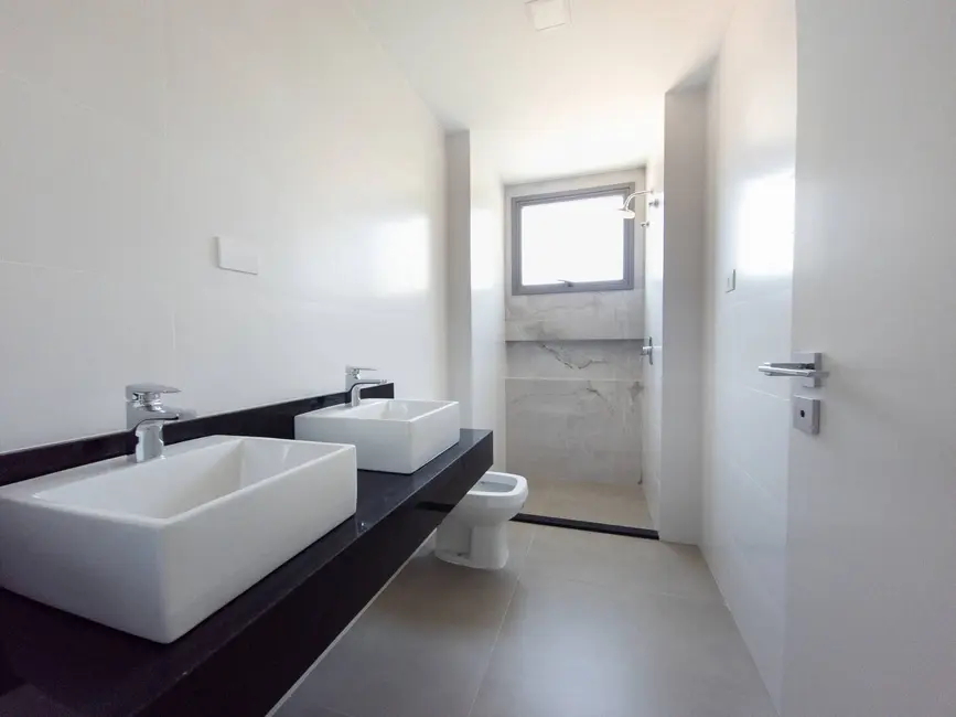 Apartamento com 3 quartos à venda, 109m2 em Mercês, Curitiba - PR - imagem 6 Foto 6 de Apartamento com 3 quartos à venda, 109m2 em Mercês, Curitiba - PR