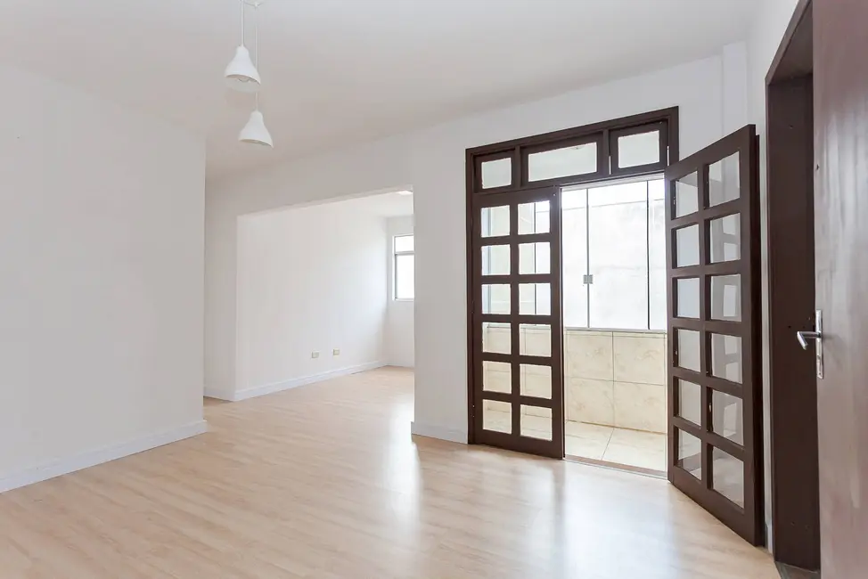 Apartamento com 2 quartos à venda, 58m2 em Uberaba, Curitiba - PR - imagem 3 Foto 3 de Apartamento com 2 quartos à venda, 58m2 em Uberaba, Curitiba - PR