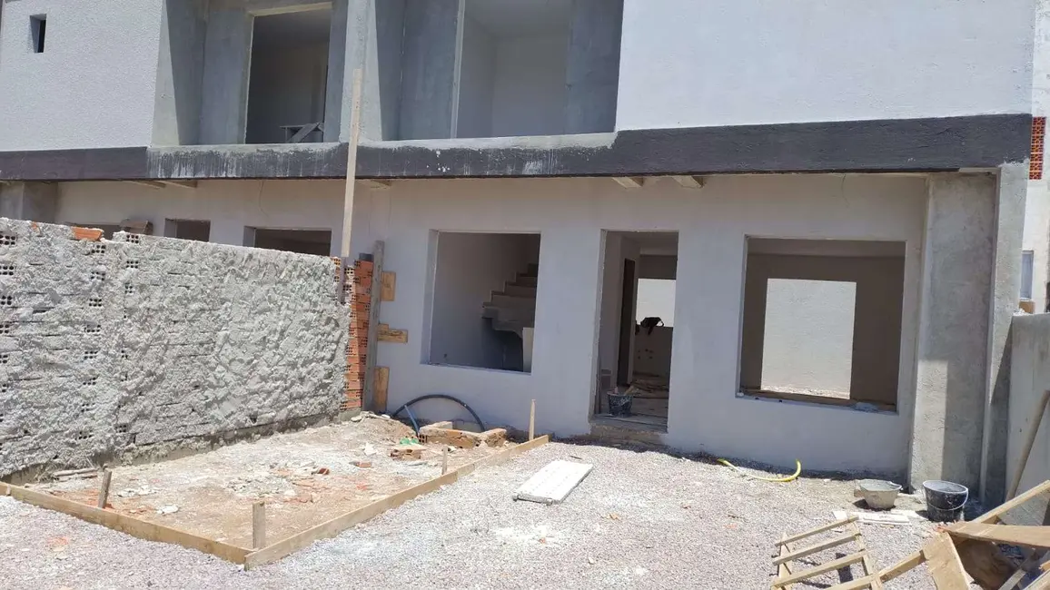 Foto 2 de Sobrado com 3 quartos para alugar, 101m2 em Xaxim, Curitiba - PR