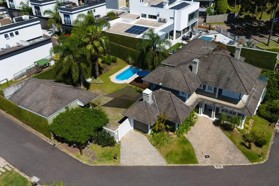 Casa de Condomínio com 4 quartos à venda, 391m2 em Cascatinha, Curitiba - PR - imagem 3 Foto 3 de Casa de Condomínio com 4 quartos à venda, 391m2 em Cascatinha, Curitiba - PR