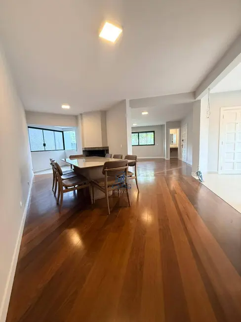 Apartamento com 4 quartos à venda, 203m2 em Vila Izabel, Curitiba - PR - imagem 9 Foto 9 de Apartamento com 4 quartos à venda, 203m2 em Vila Izabel, Curitiba - PR