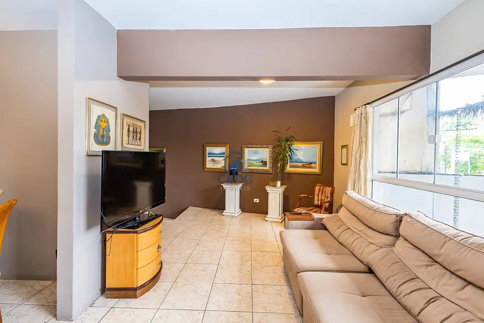 Sobrado com 4 quartos à venda, 400m2 em Vista Alegre, Curitiba - PR - imagem 8 Foto 8 de Sobrado com 4 quartos à venda, 400m2 em Vista Alegre, Curitiba - PR