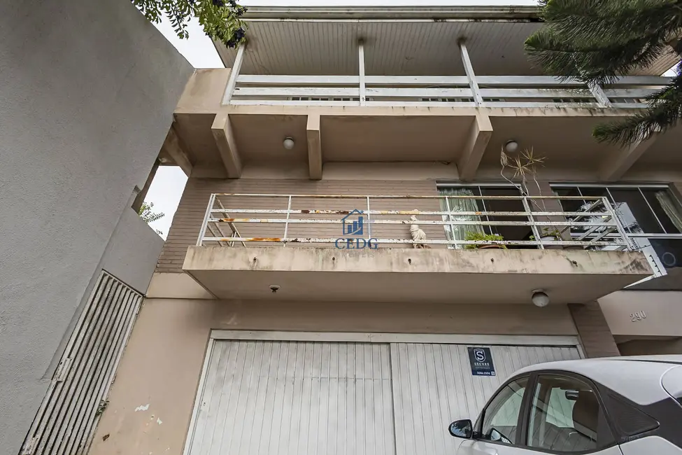 Sobrado com 4 quartos à venda, 400m2 em Vista Alegre, Curitiba - PR - imagem 1 Foto 1 de Sobrado com 4 quartos à venda, 400m2 em Vista Alegre, Curitiba - PR