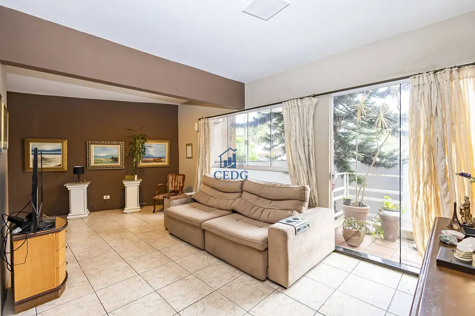 Sobrado com 4 quartos à venda, 400m2 em Vista Alegre, Curitiba - PR - imagem 7 Foto 7 de Sobrado com 4 quartos à venda, 400m2 em Vista Alegre, Curitiba - PR