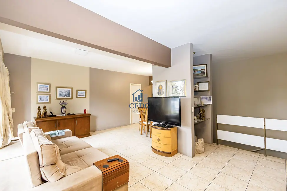 Sobrado com 4 quartos à venda, 400m2 em Vista Alegre, Curitiba - PR - imagem 6 Foto 6 de Sobrado com 4 quartos à venda, 400m2 em Vista Alegre, Curitiba - PR