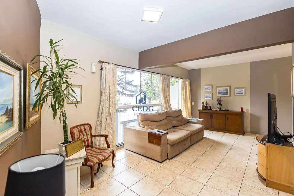 Sobrado com 4 quartos à venda, 400m2 em Vista Alegre, Curitiba - PR - imagem 4 Foto 4 de Sobrado com 4 quartos à venda, 400m2 em Vista Alegre, Curitiba - PR