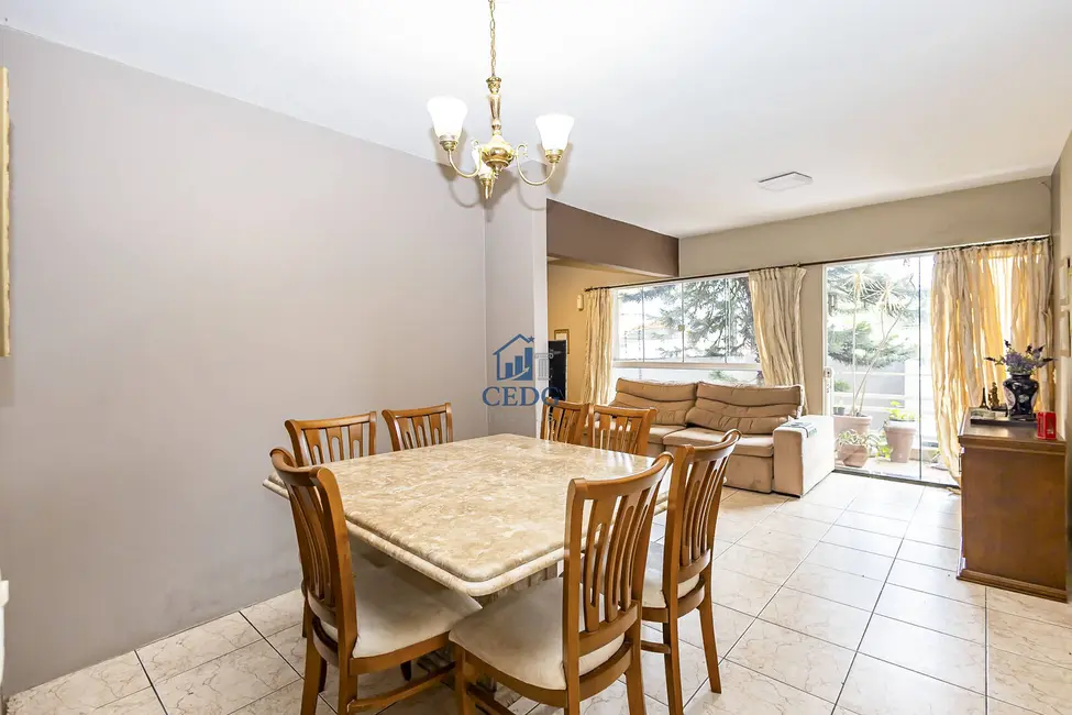 Sobrado com 4 quartos à venda, 400m2 em Vista Alegre, Curitiba - PR - imagem 9 Foto 9 de Sobrado com 4 quartos à venda, 400m2 em Vista Alegre, Curitiba - PR