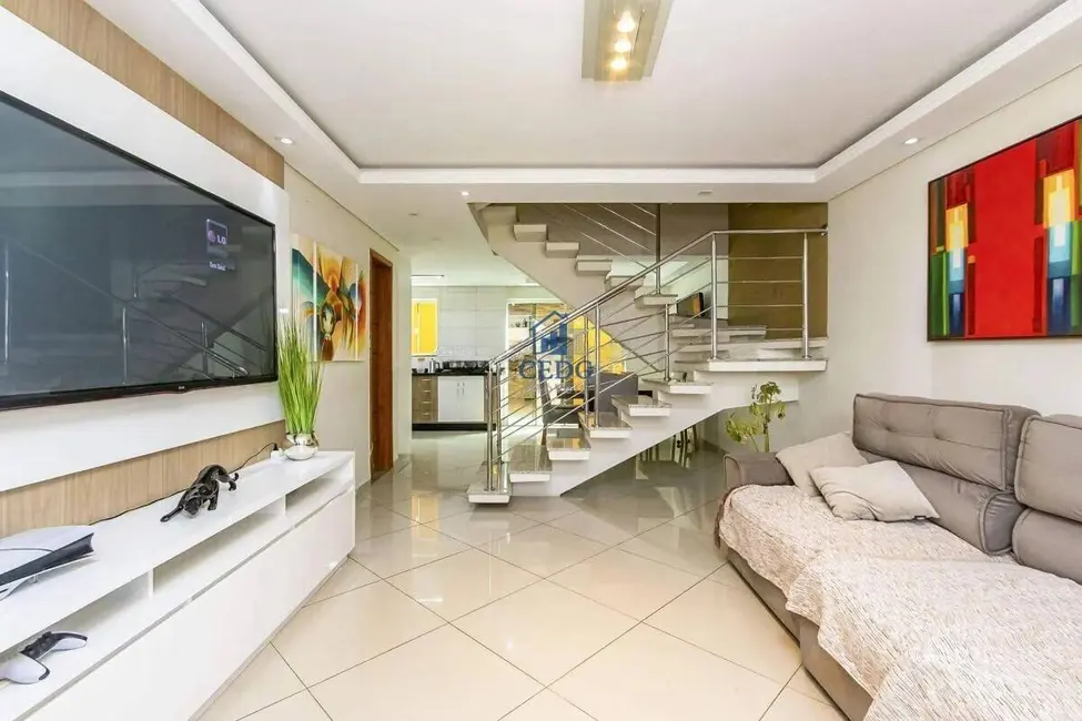 Casa com 4 quartos à venda, 236m2 em Pinheirinho, Curitiba - PR - imagem 2 Foto 2 de Casa com 4 quartos à venda, 236m2 em Pinheirinho, Curitiba - PR