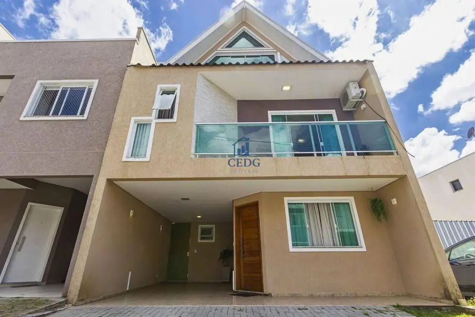 Casa com 4 quartos à venda, 236m2 em Pinheirinho, Curitiba - PR - imagem 1 Foto 1 de Casa com 4 quartos à venda, 236m2 em Pinheirinho, Curitiba - PR
