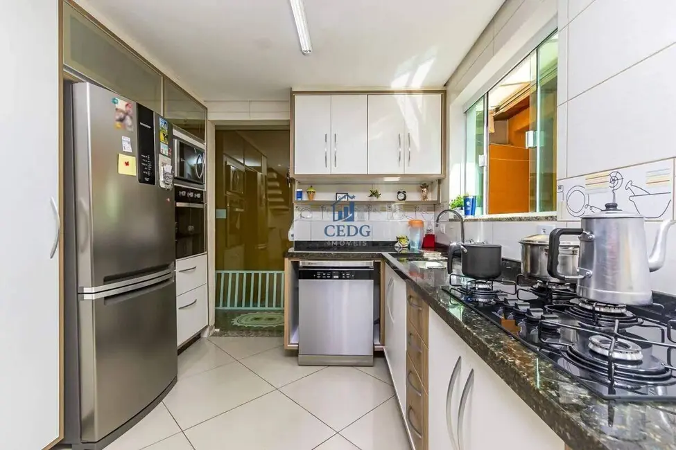 Casa com 4 quartos à venda, 236m2 em Pinheirinho, Curitiba - PR - imagem 9 Foto 9 de Casa com 4 quartos à venda, 236m2 em Pinheirinho, Curitiba - PR