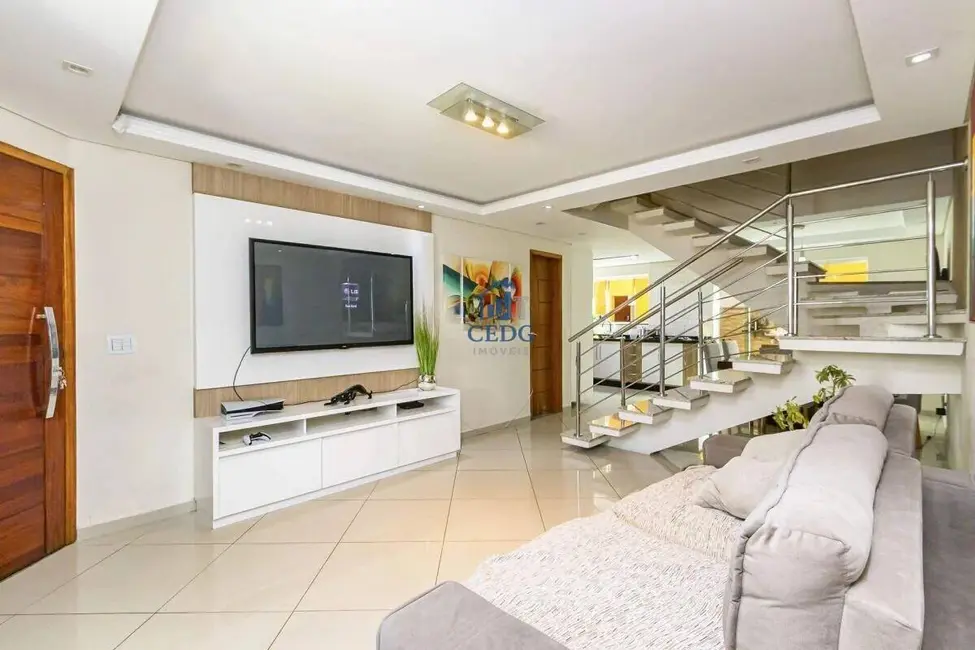 Casa com 4 quartos à venda, 236m2 em Pinheirinho, Curitiba - PR - imagem 3 Foto 3 de Casa com 4 quartos à venda, 236m2 em Pinheirinho, Curitiba - PR