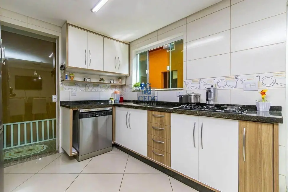 Casa com 4 quartos à venda, 236m2 em Pinheirinho, Curitiba - PR - imagem 8 Foto 8 de Casa com 4 quartos à venda, 236m2 em Pinheirinho, Curitiba - PR