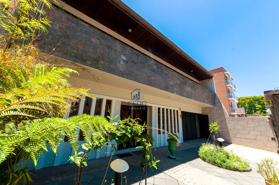 Casa com 3 quartos à venda, 416m2 em Bacacheri, Curitiba - PR - imagem 1 Foto 1 de Casa com 3 quartos à venda, 416m2 em Bacacheri, Curitiba - PR