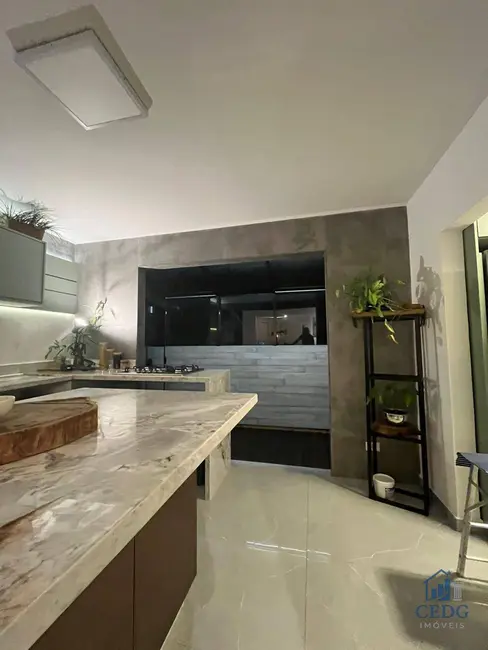 Foto 2 de Casa com 5 quartos à venda, 238m2 em Pilarzinho, Curitiba - PR