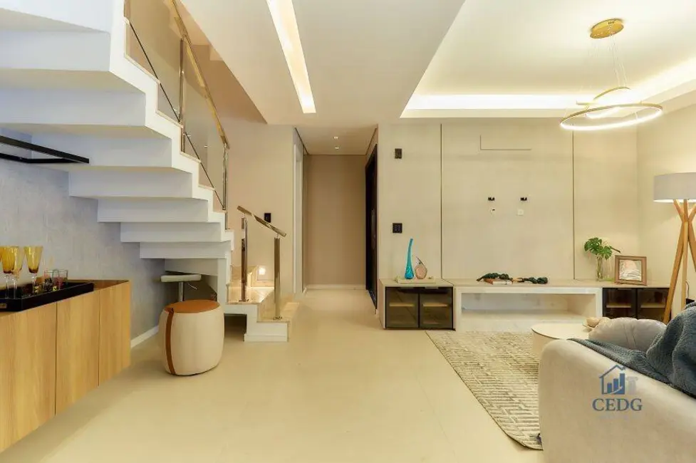 Casa com 3 quartos à venda, 192m2 em Santa Felicidade, Curitiba - PR - imagem 2 Foto 2 de Casa com 3 quartos à venda, 192m2 em Santa Felicidade, Curitiba - PR