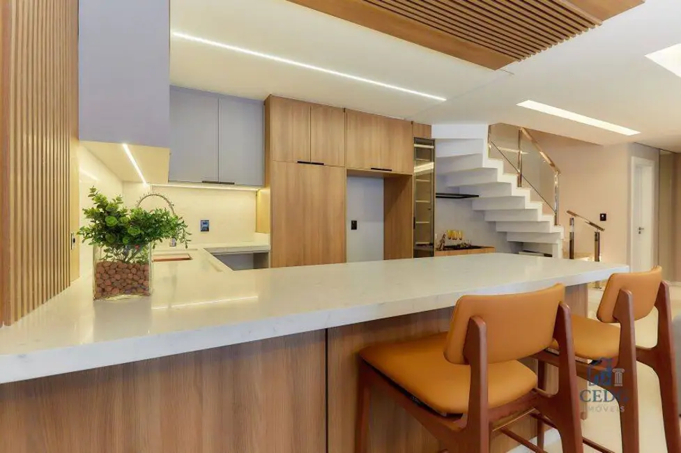 Casa com 3 quartos à venda, 192m2 em Santa Felicidade, Curitiba - PR - imagem 4 Foto 4 de Casa com 3 quartos à venda, 192m2 em Santa Felicidade, Curitiba - PR